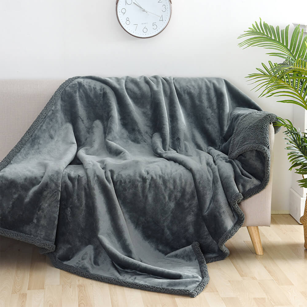 Waterproof Flannel Sherpa Fleece Thickened Dog Blanket