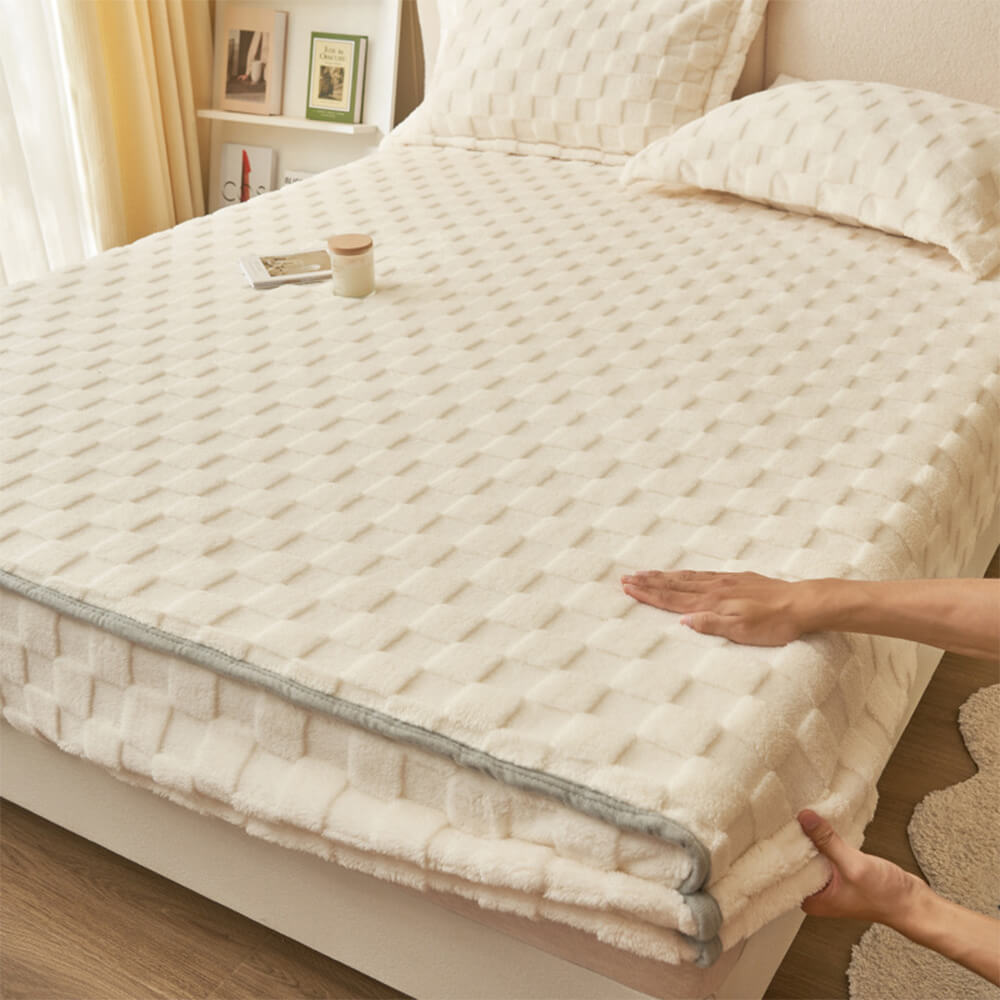 Premium Soft Checkerboard Plush Fitted Sheet Mattress Cover