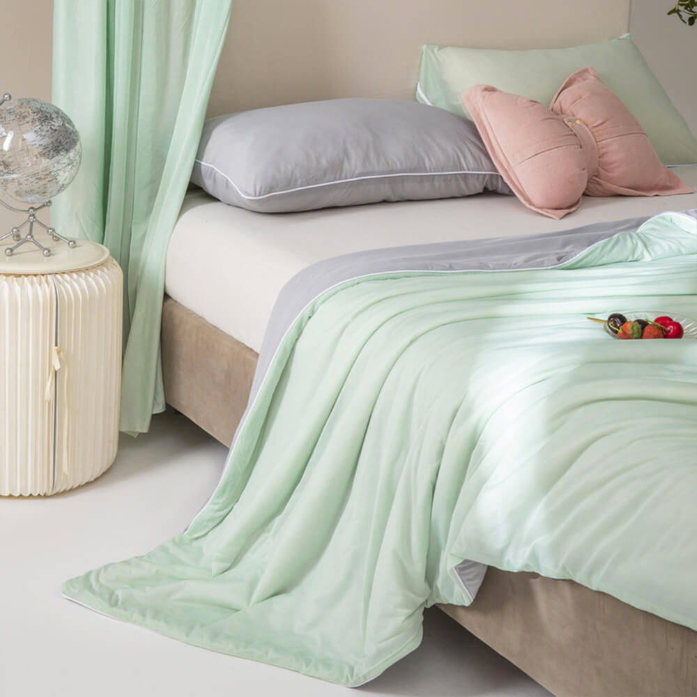 Macaron Dual-Color Cooling Ice Silk Blanket