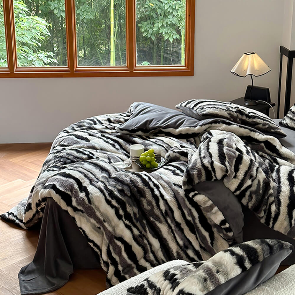 Dual-Sided Luxury Zebra Print Plush Bed Sheet Set