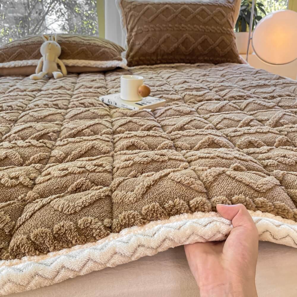 Twisted Jacquard Plush Thick Comfortable Non-Slip Mattress Topper